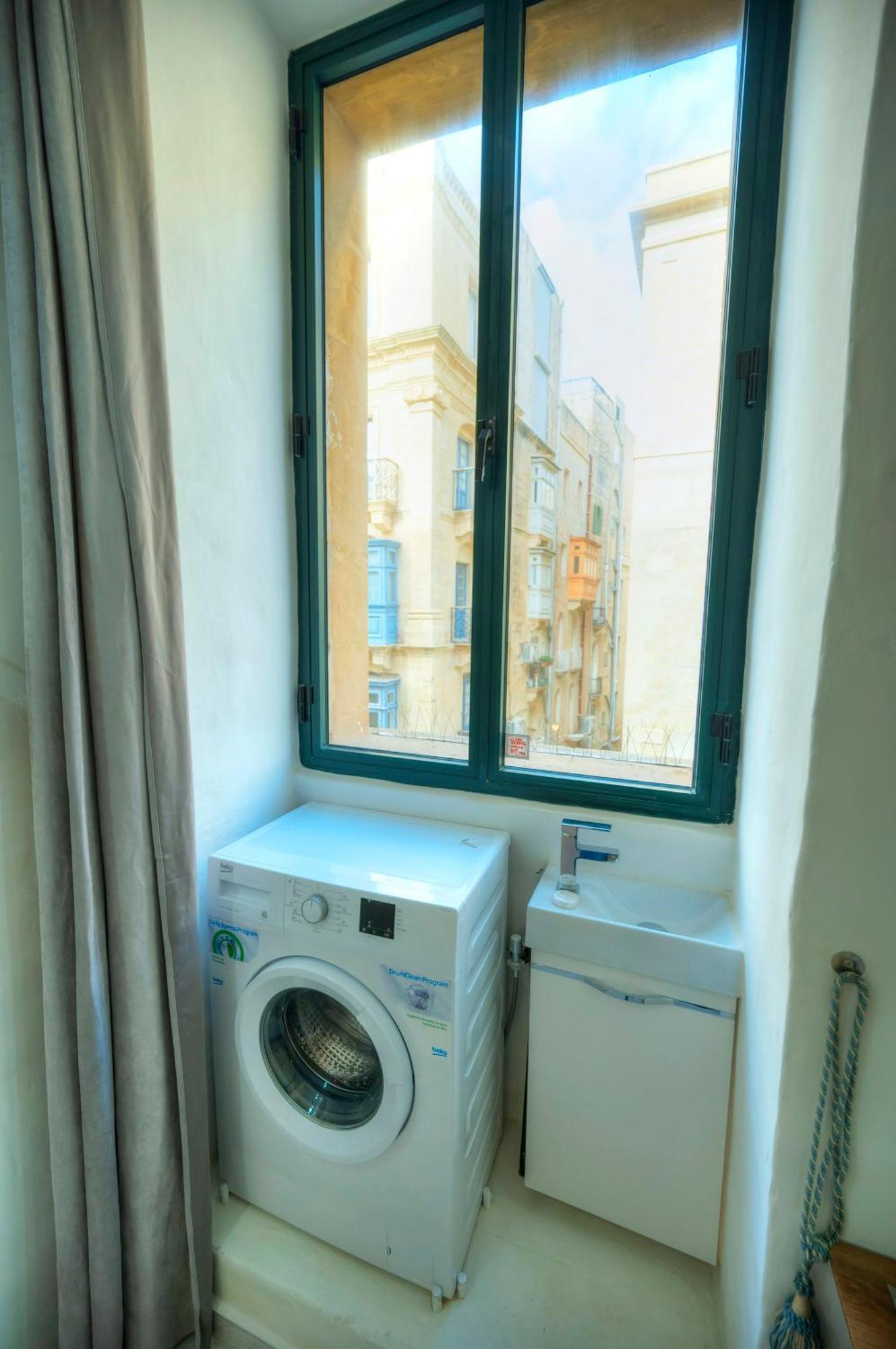 Charming 3 Storey Apartment In Valletta Centre, Ngri1-1 ภายนอก รูปภาพ
